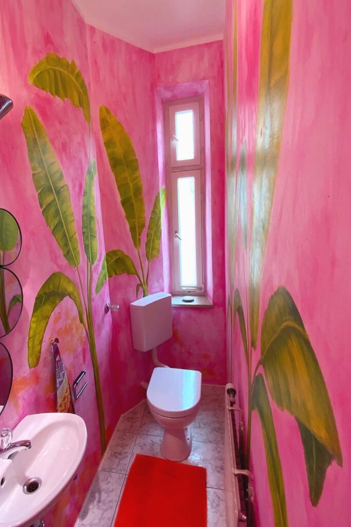 Wandmalerei Bad Pink Nachher